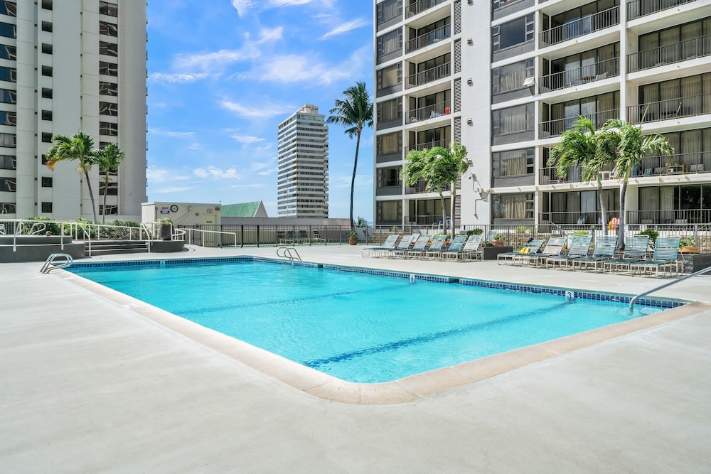 waikiki banyan condo with panoramic 37th floor ocean views 1 bedroom condo by redawning