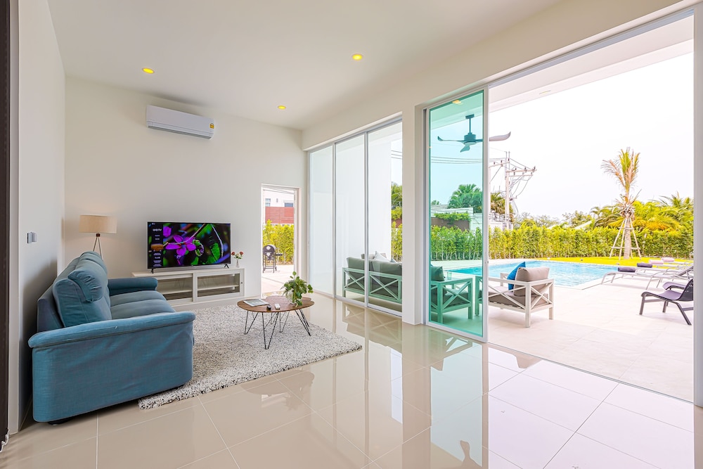 modern 3 br private pool villa pmk a1