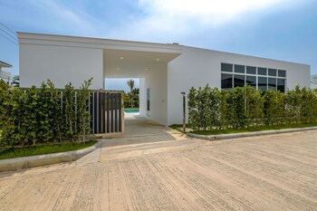 modern 3 br private pool villa pmk a1