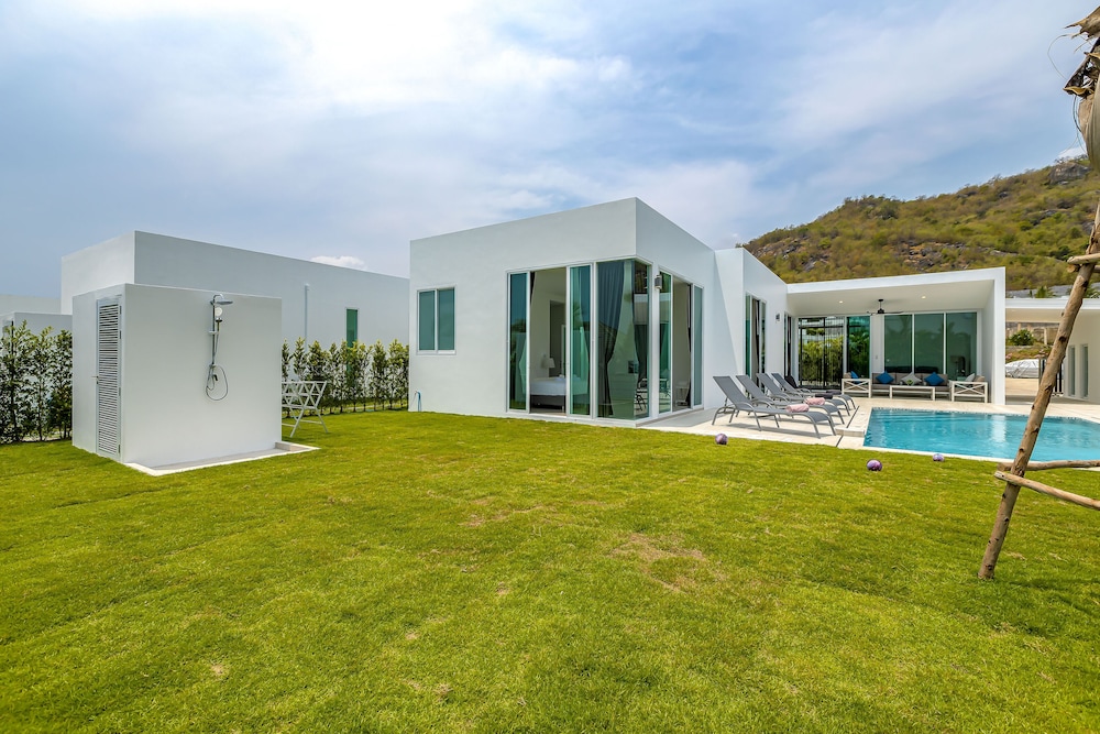 modern 3 br private pool villa pmk a1
