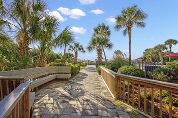 2br ocean view condo w private balcony