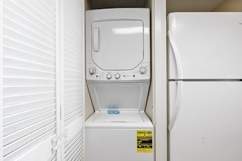 2br ocean view condo w private balcony