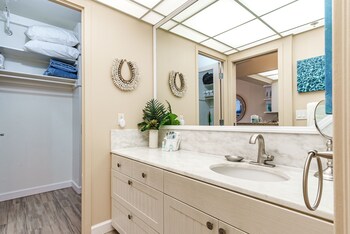 whaler 518 oceanview studio condo condo by redawning