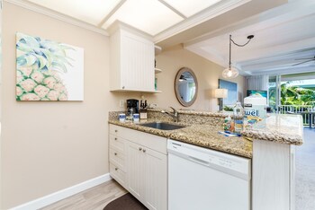 whaler 518 oceanview studio condo condo by redawning