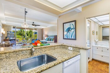 whaler 518 oceanview studio condo condo by redawning