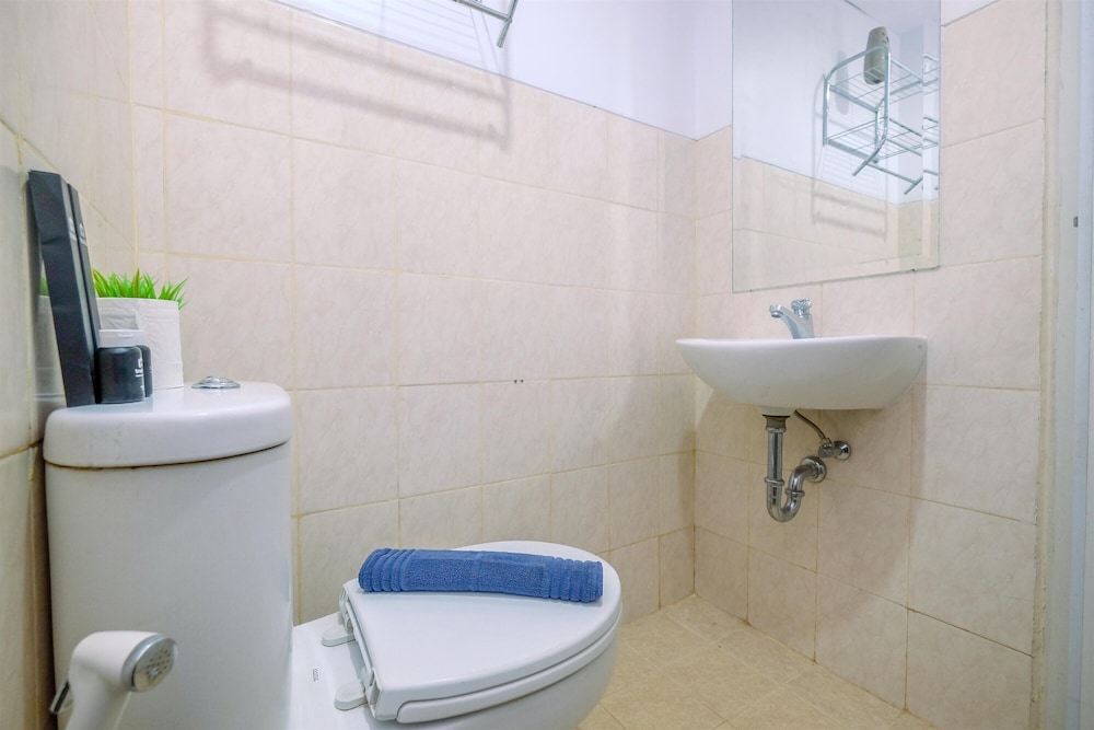 warm and cozy studio park view condominium apartment