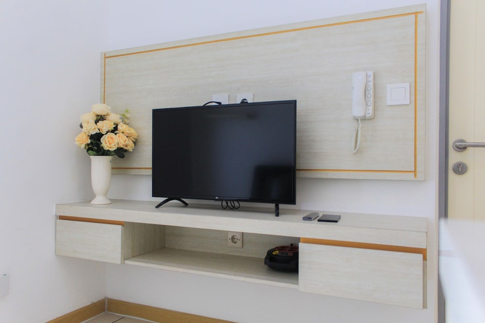 clean and comfort 2br apartment m town residence