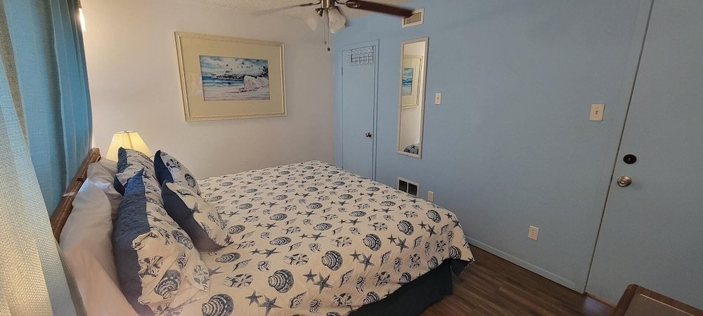 Beach Access Condo Nice Pool/Hot Tub Area W/Bbq 2 Bedroom Home By Redawning,,3.5 star