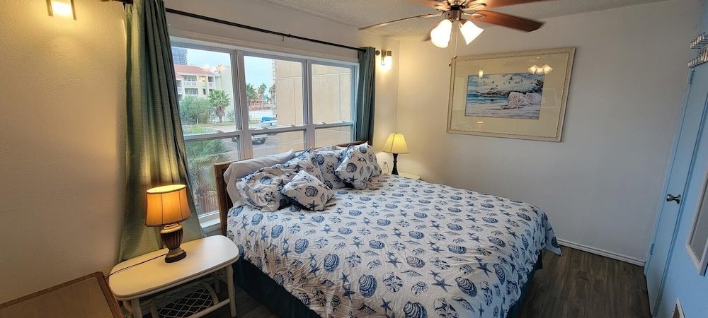 Beach Access Condo Nice Pool/Hot Tub Area W/Bbq 2 Bedroom Home By Redawning,,3.5 star