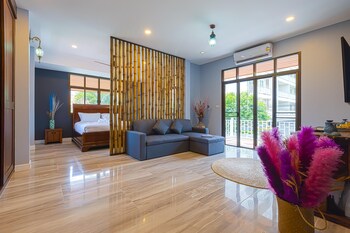 pool villa 4 br walking to beach hv