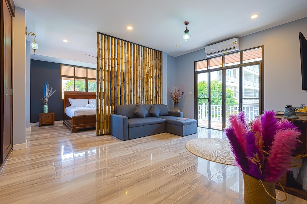 pool villa 4 br walking to beach hv