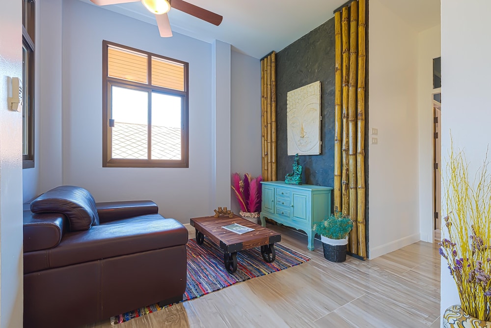 pool villa 4 br walking to beach hv