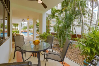 pool villa 4 br walking to beach hv