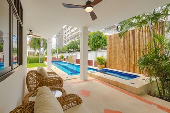 pool villa 4 br walking to beach hv
