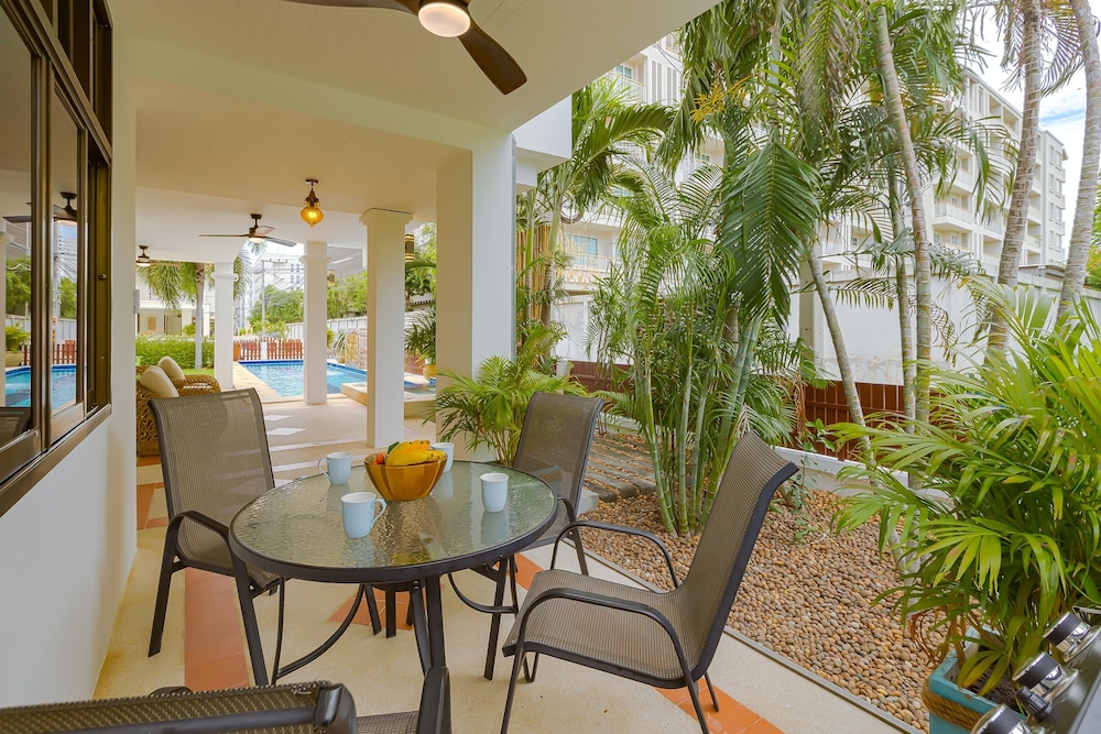 pool villa 4 br walking to beach hv