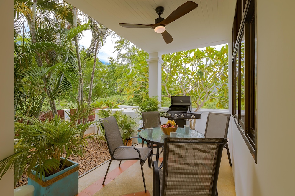 pool villa 4 br walking to beach hv