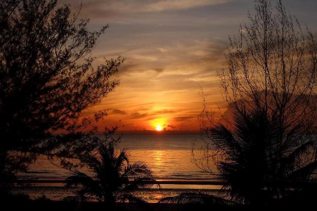 pool villa 4 br walking to beach hv