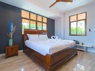 pool villa 4 br walking to beach hv