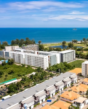 pool villa 4 br walking to beach hv