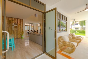 pool villa 4 br walking to beach hv