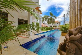 pool villa 4 br walking to beach hv