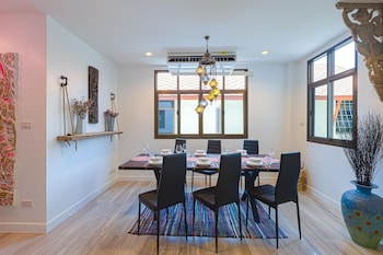 pool villa 4 br walking to beach hv