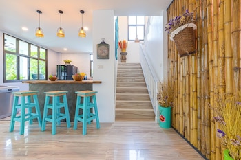 pool villa 4 br walking to beach hv