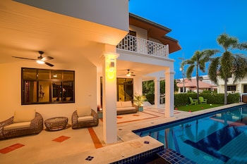 pool villa 4 br walking to beach hv