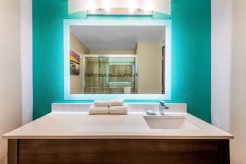 La Quinta Inn & Suites By Wyndham Batavia,Pembroke>>Batavia,3 star