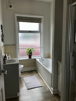 3 bedroom house close to m6 and m55