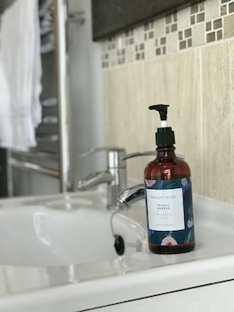 3 bedroom house close to m6 and m55