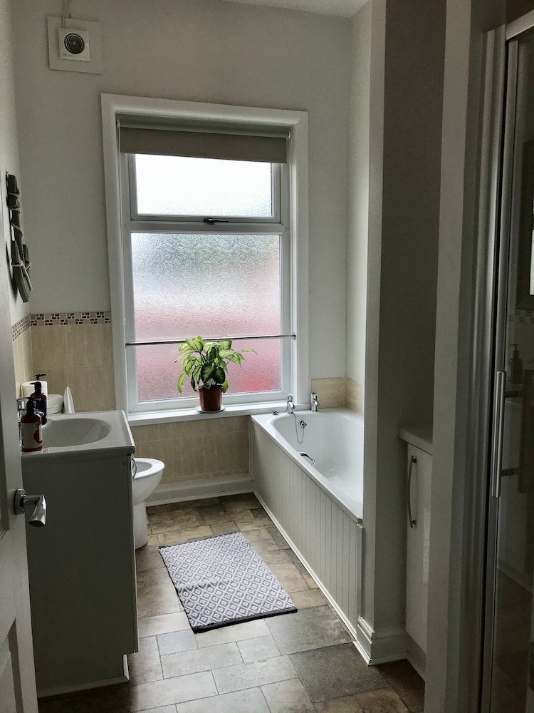 3 bedroom house close to m6 and m55