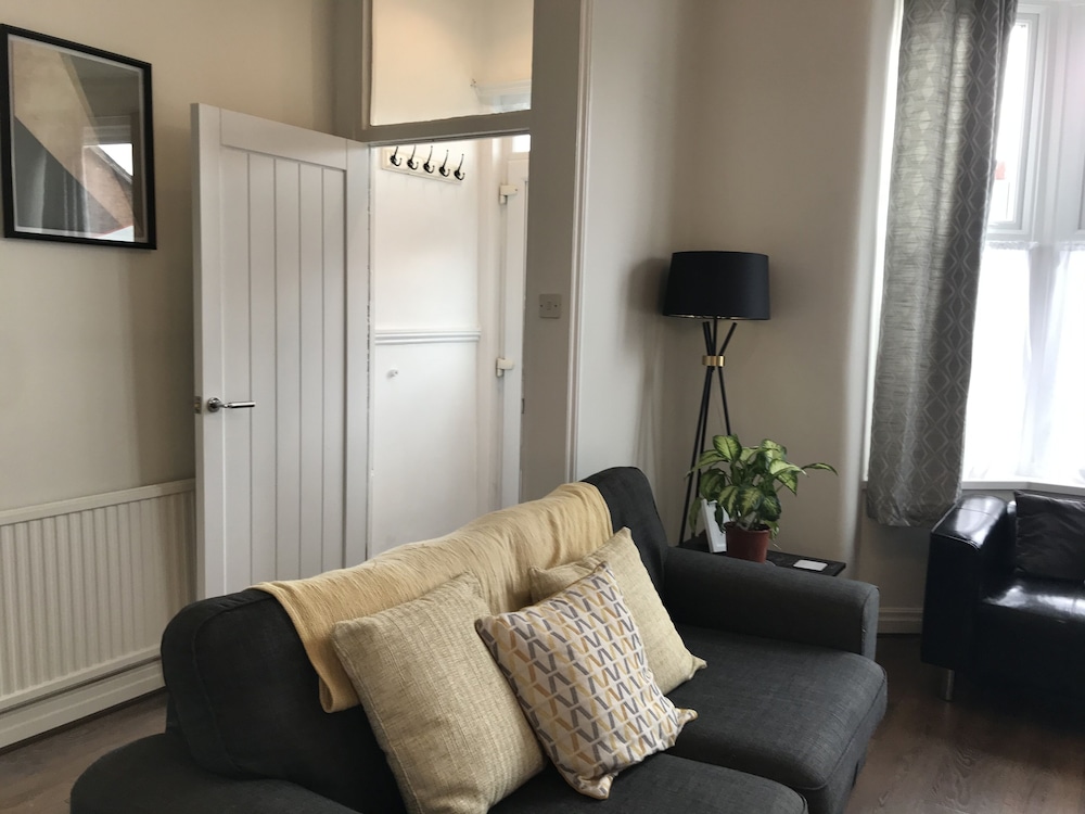 3 bedroom house close to m6 and m55