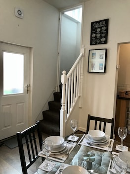 3 bedroom house close to m6 and m55