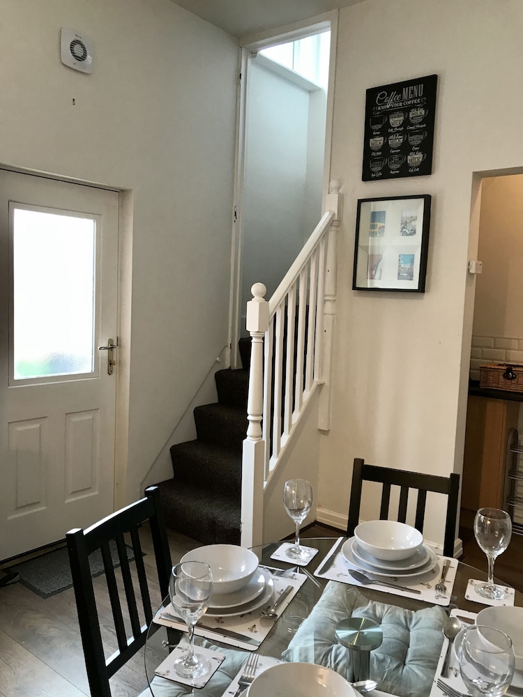 3 bedroom house close to m6 and m55