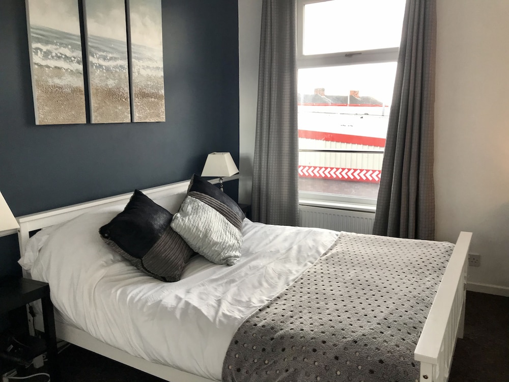 3 bedroom house close to m6 and m55