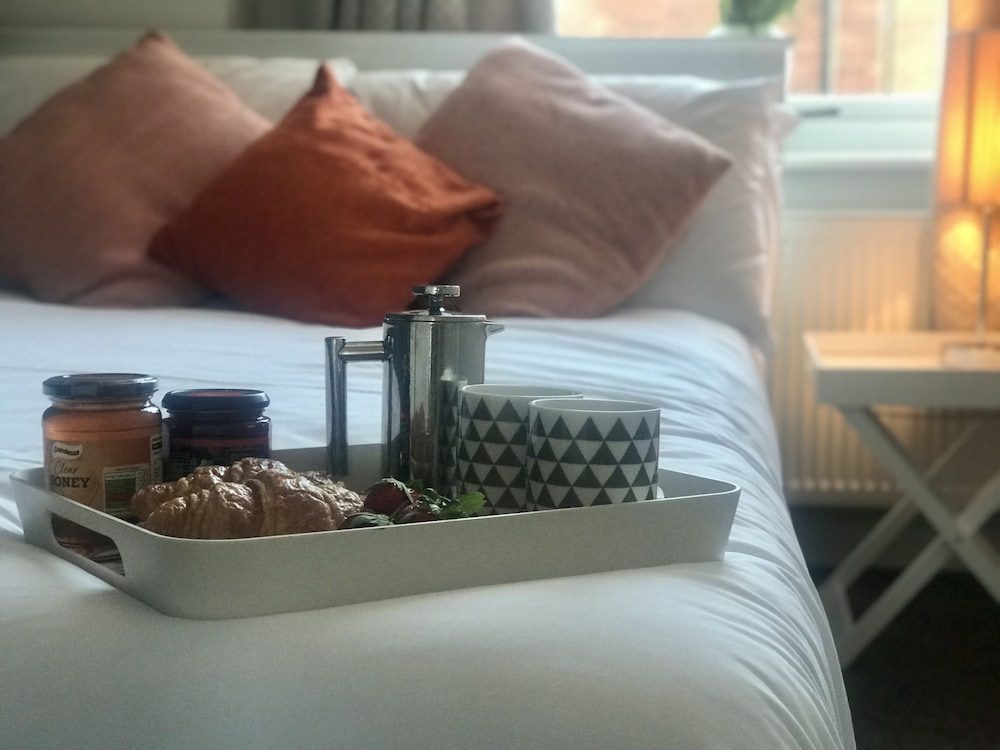 3 bedroom house close to m6 and m55