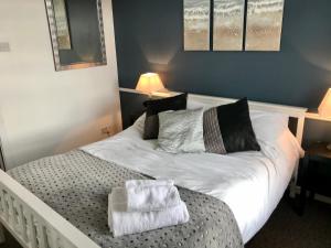 3 bedroom house close to m6 and m55