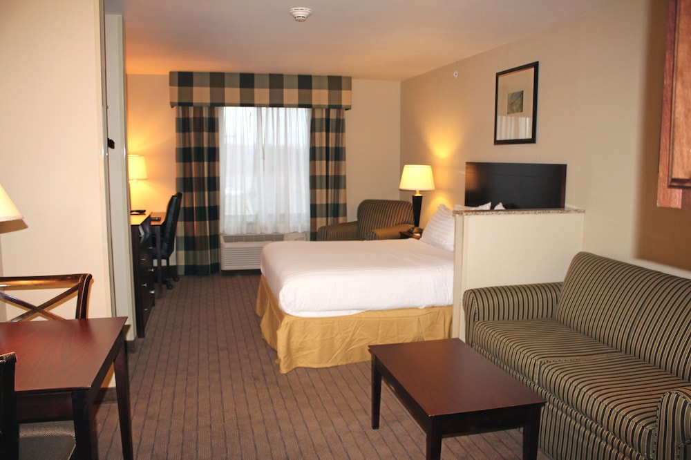 holiday inn express and suites syracuse north airport area