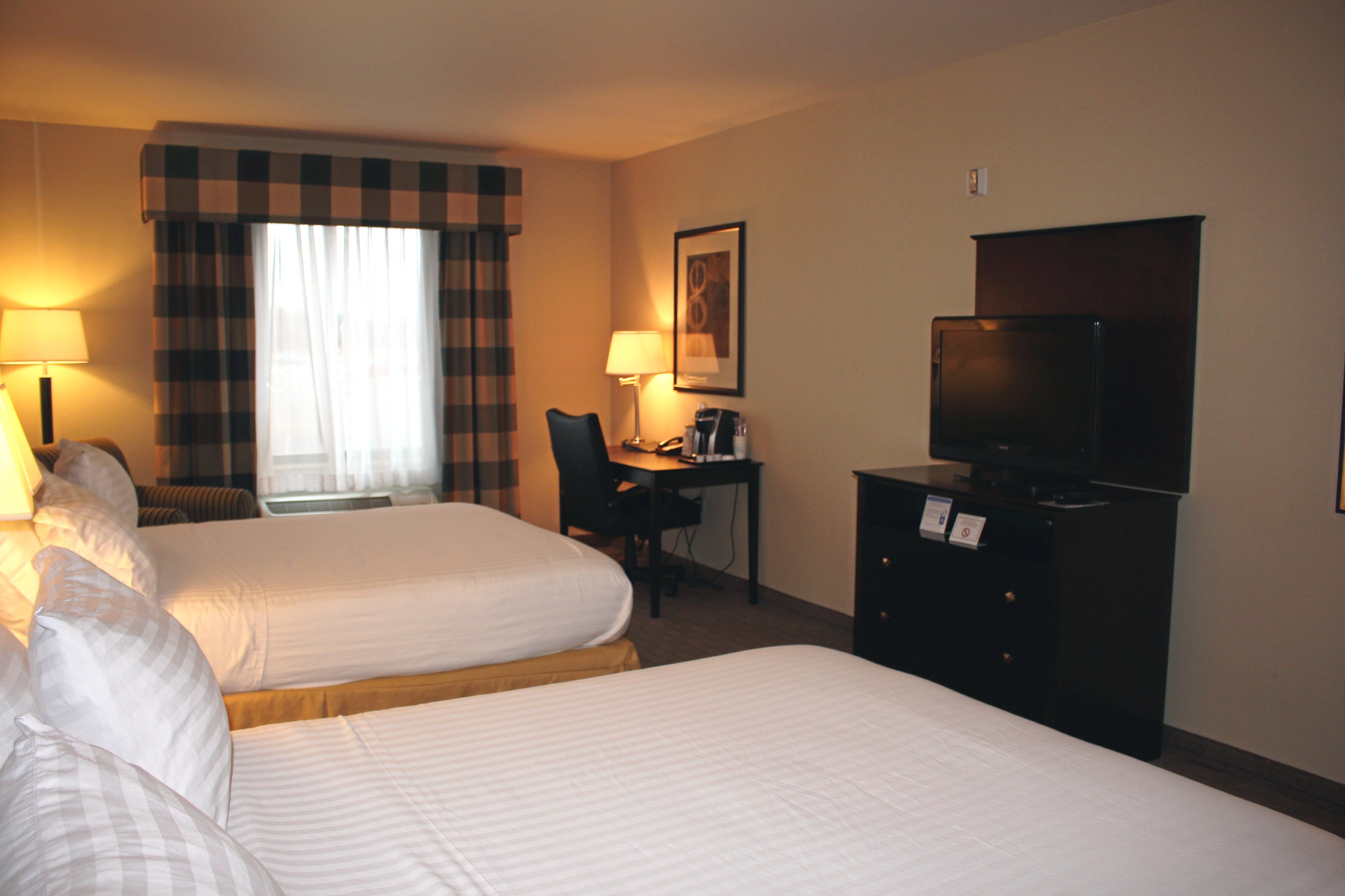 holiday inn express and suites syracuse north airport area