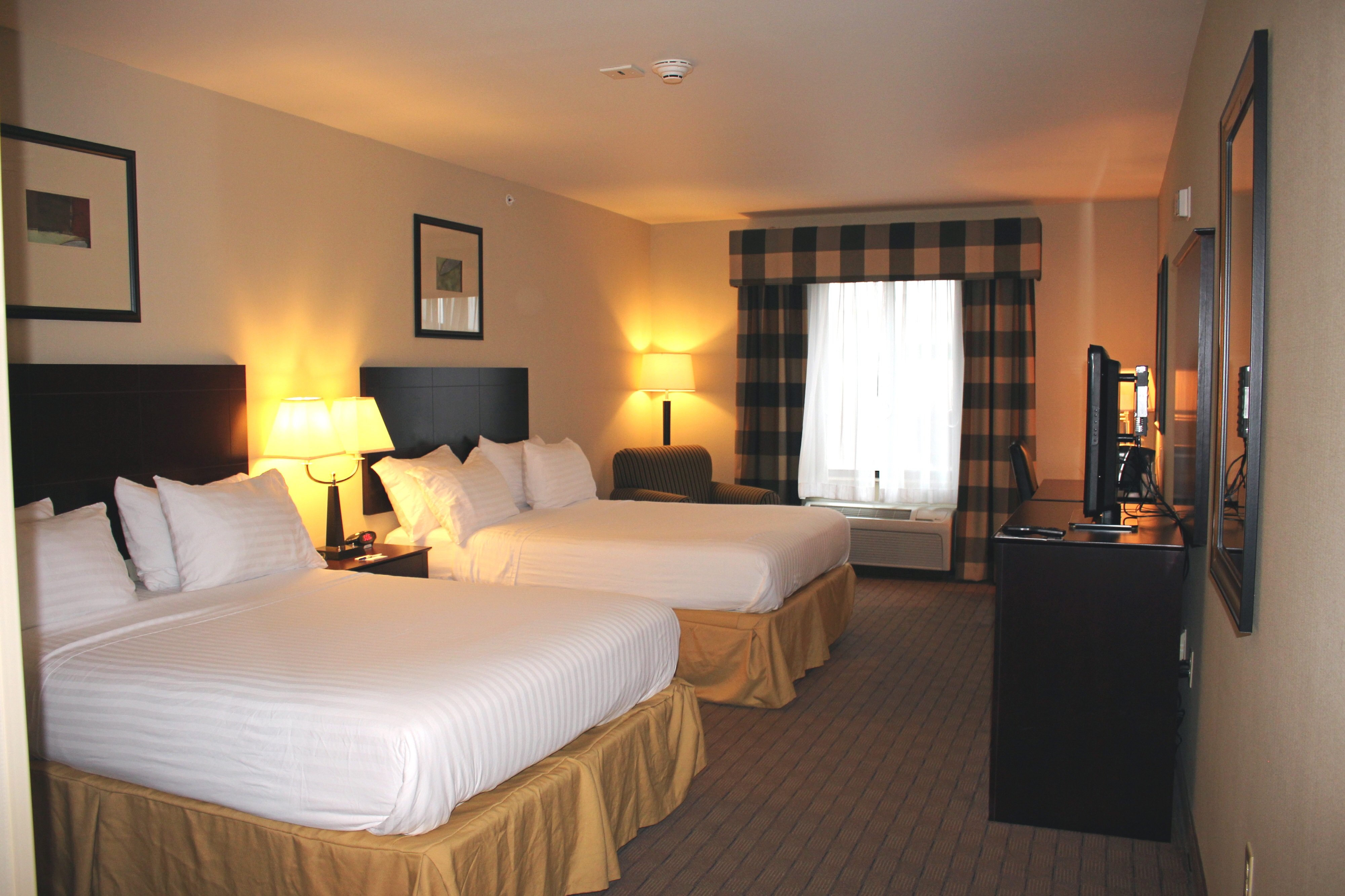 holiday inn express and suites syracuse north airport area