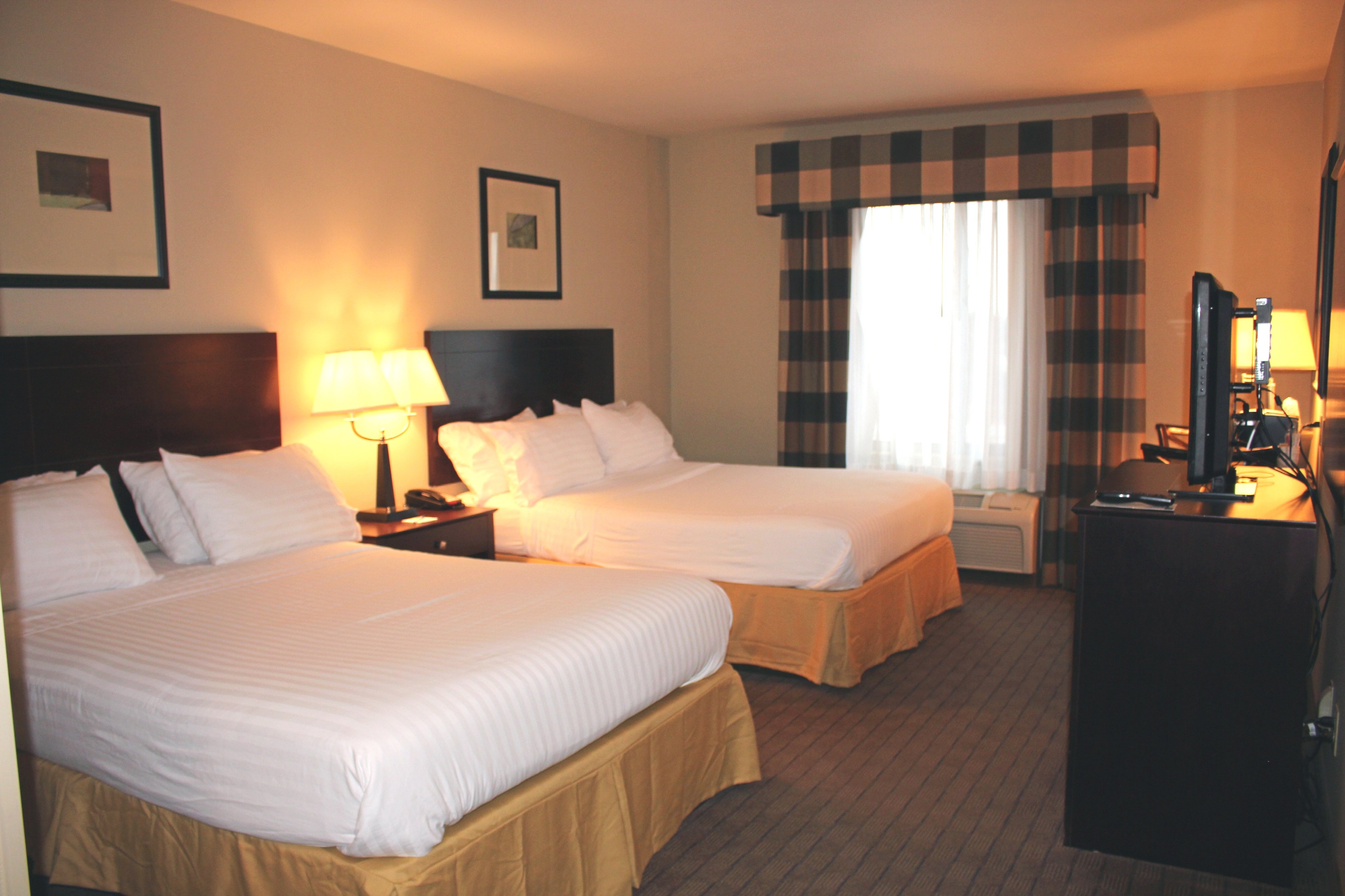 holiday inn express and suites syracuse north airport area