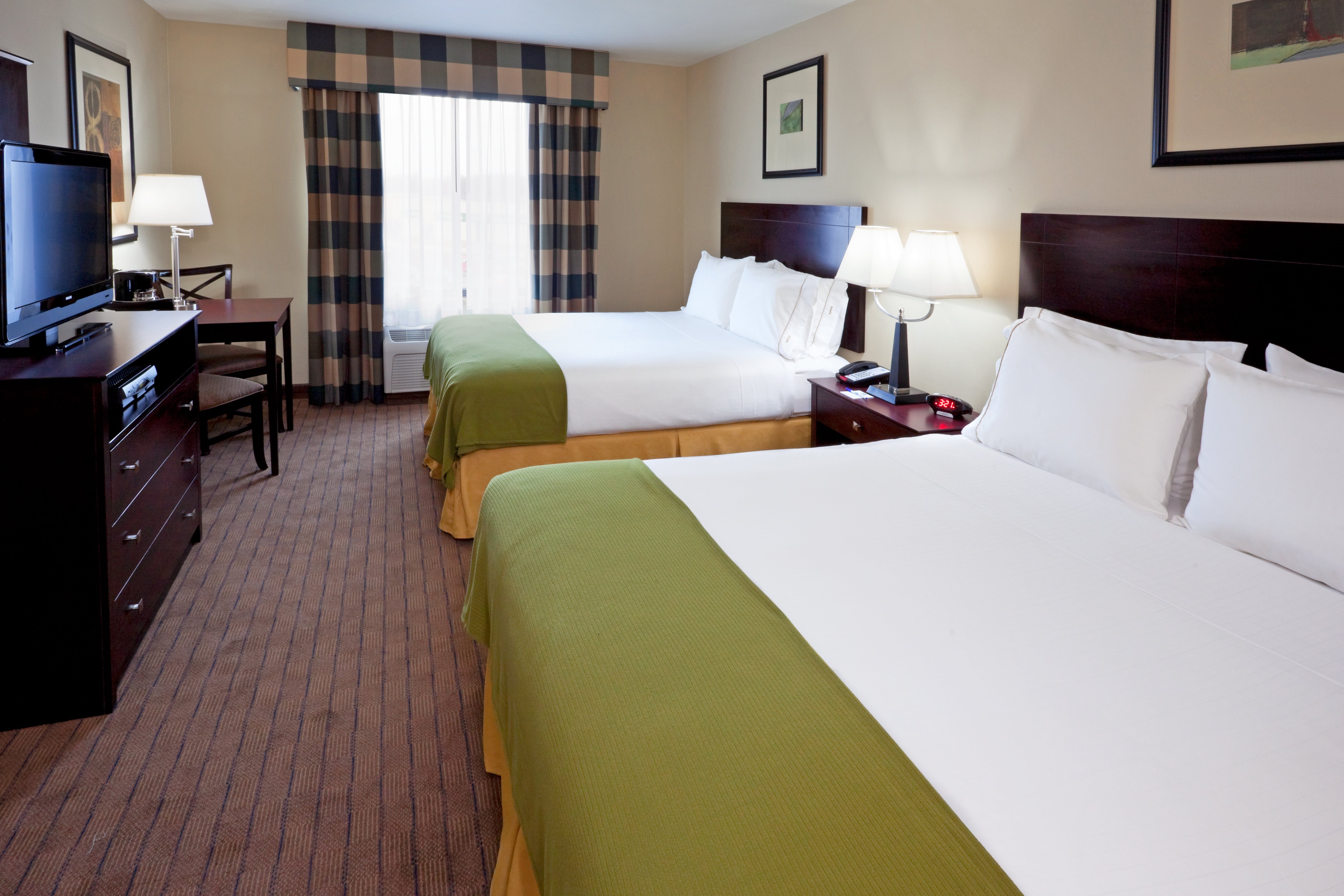 holiday inn express and suites syracuse north airport area