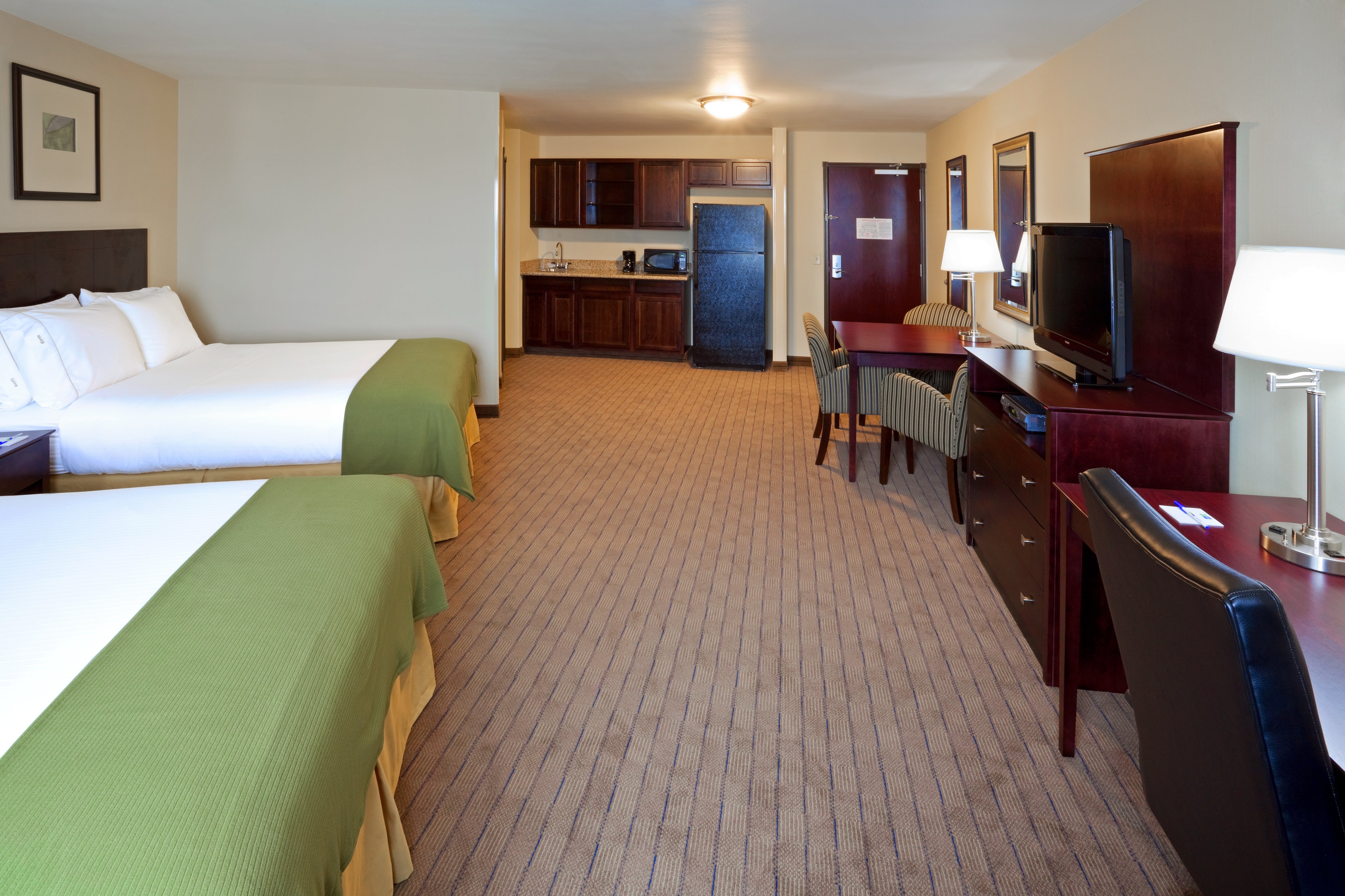 holiday inn express and suites syracuse north airport area
