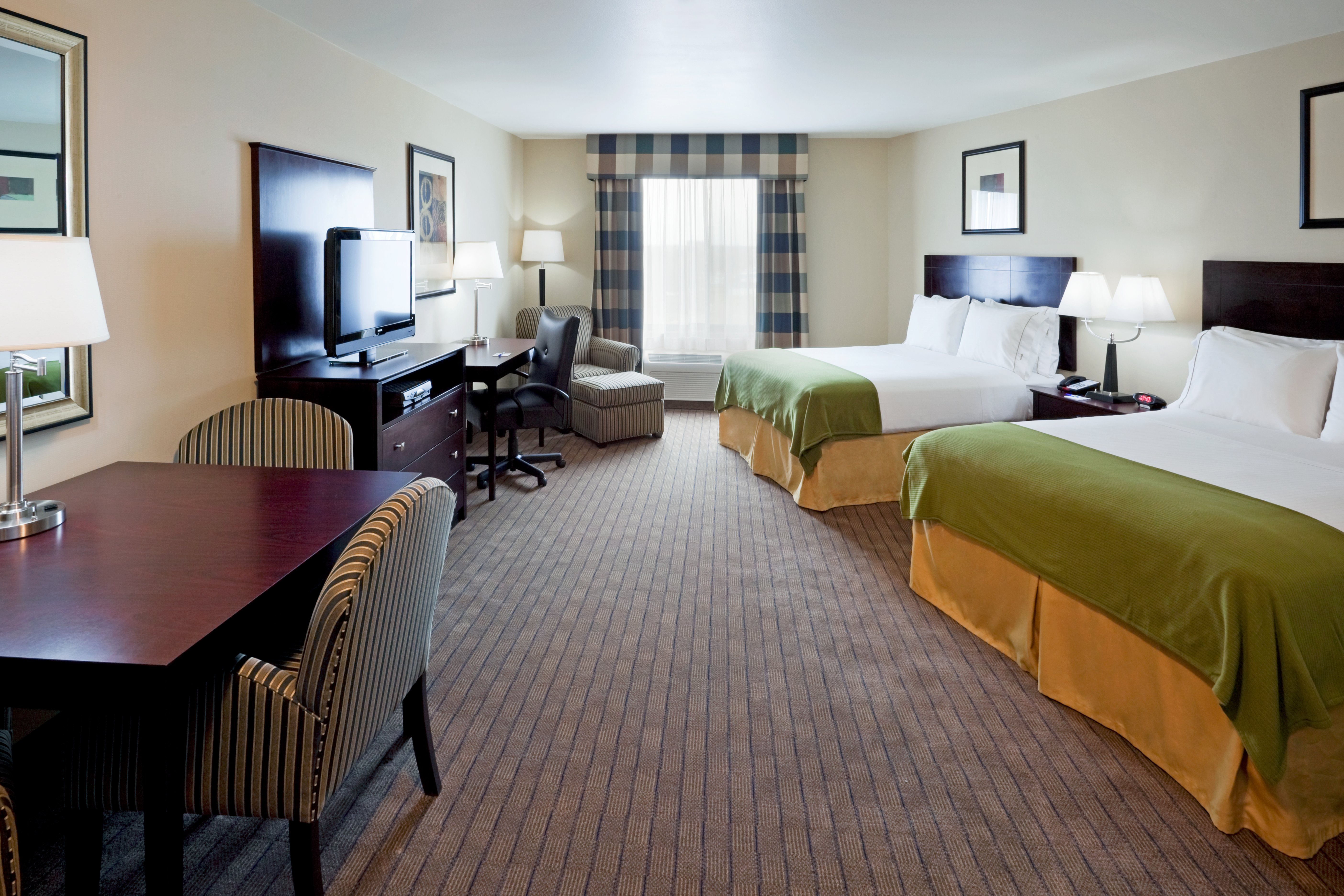 holiday inn express and suites syracuse north airport area