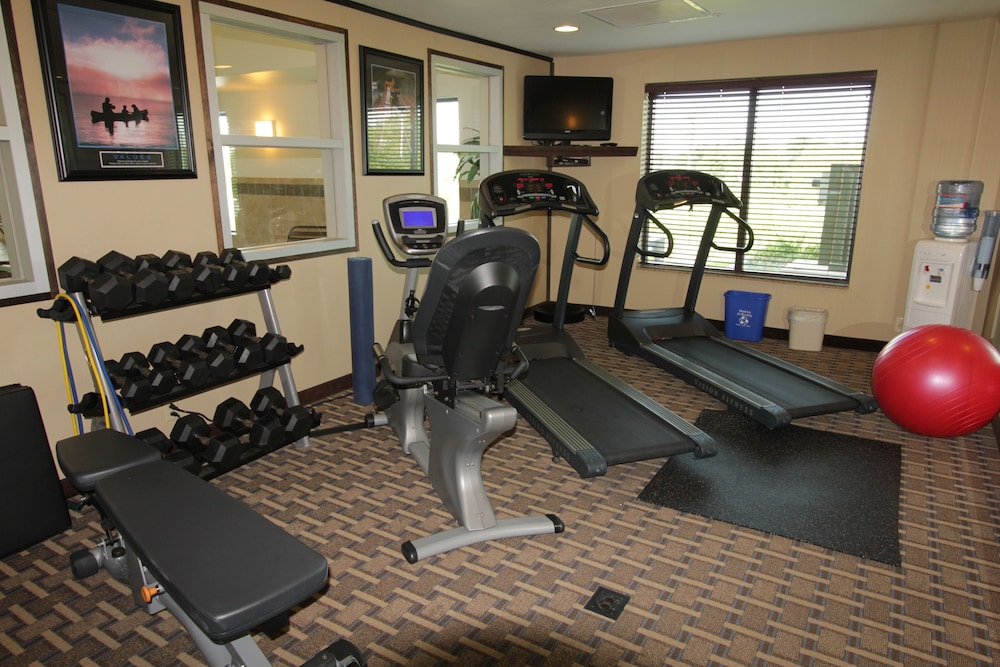 holiday inn express and suites syracuse north airport area