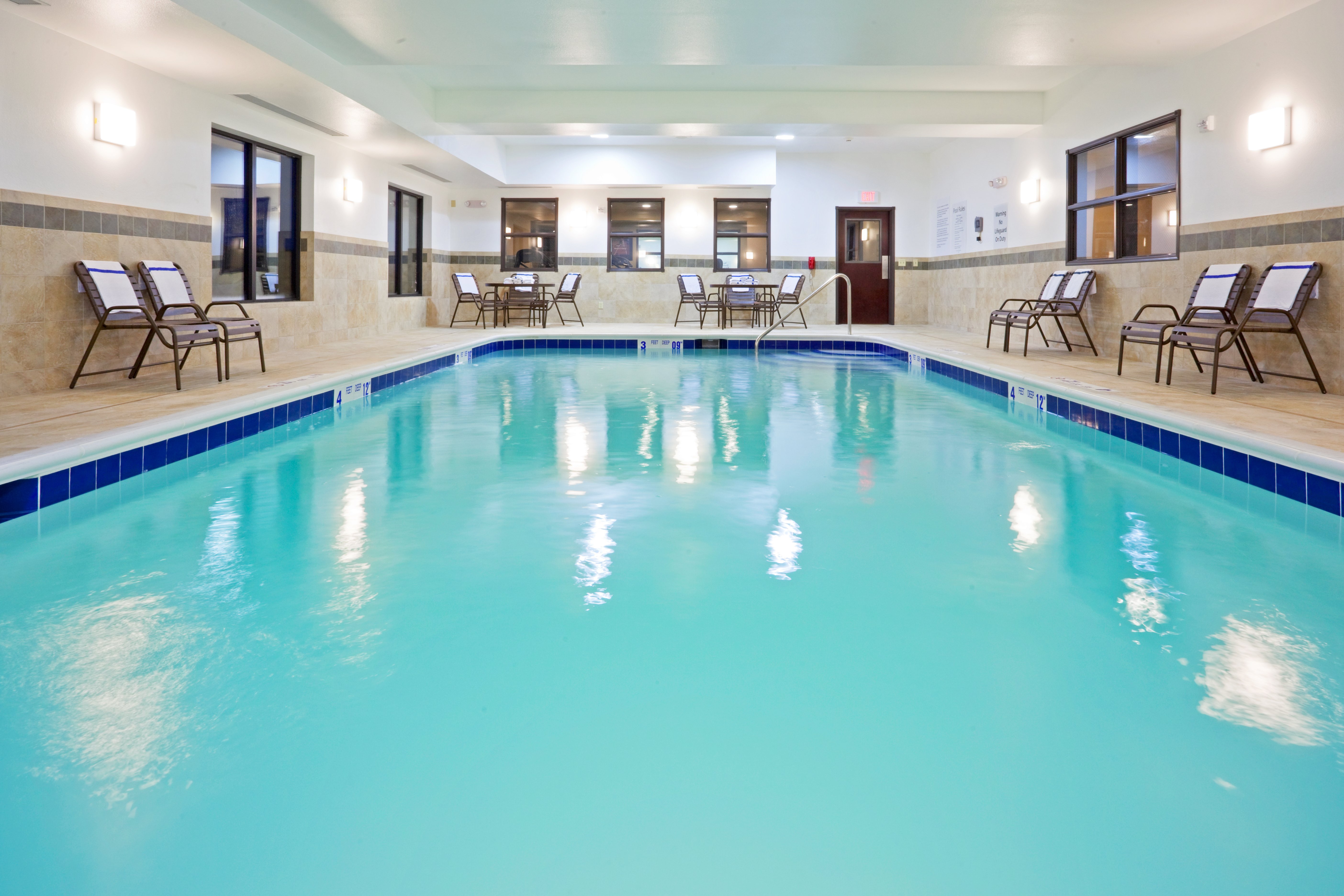 holiday inn express and suites syracuse north airport area