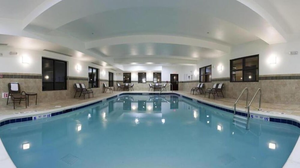 holiday inn express and suites syracuse north airport area