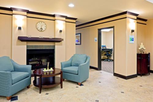 holiday inn express and suites syracuse north airport area