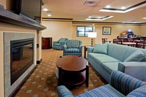 holiday inn express and suites syracuse north airport area